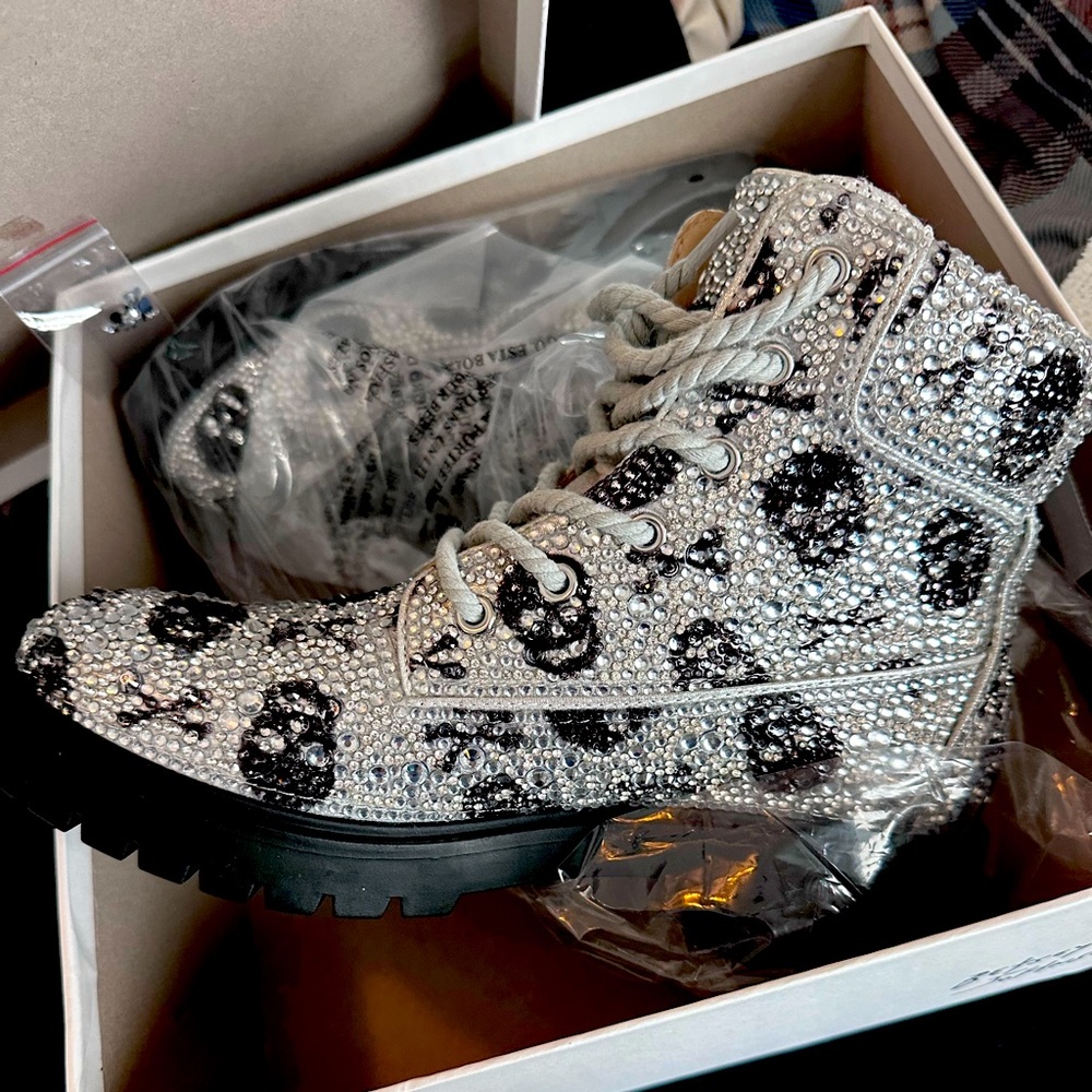 NWT Betsey Johnson Hudson Rhinestone Skull Boots!
